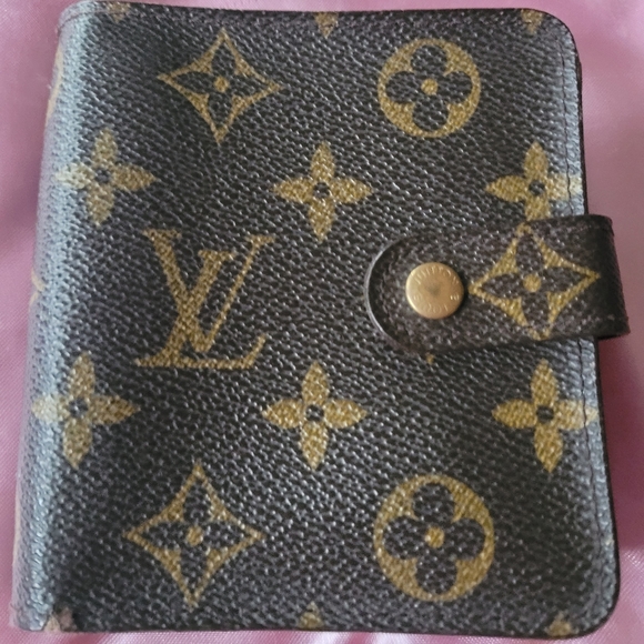 Louis Vuitton Handbags - LV Wallet (AUTHENTIC)